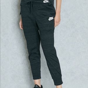 NWOT Nike Knit Women’s Joggers